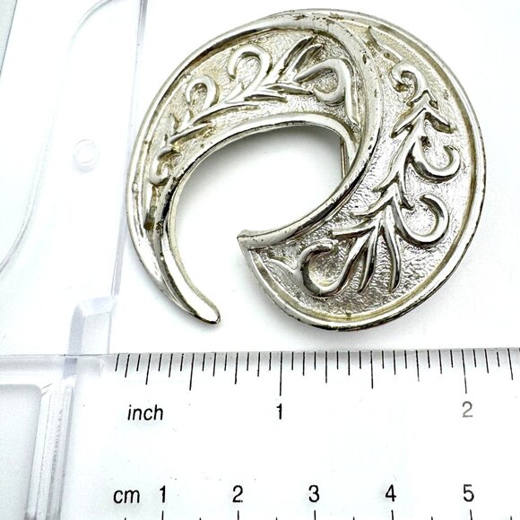 Vintage Emmons Signed Silvertone Crescent Brooch Pin With Intricate Leaf Motif - Picture 2 of 3